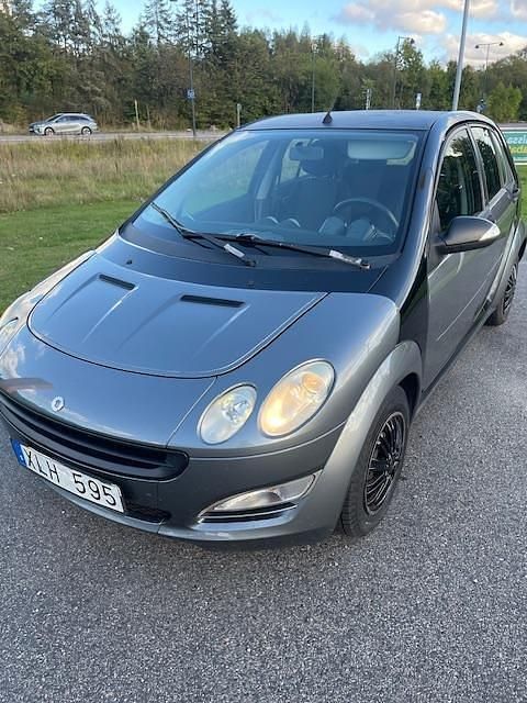 Grå Begagnad 2005 Smart ForFour Halvkombi | 19 000 kr - Bild 1/4