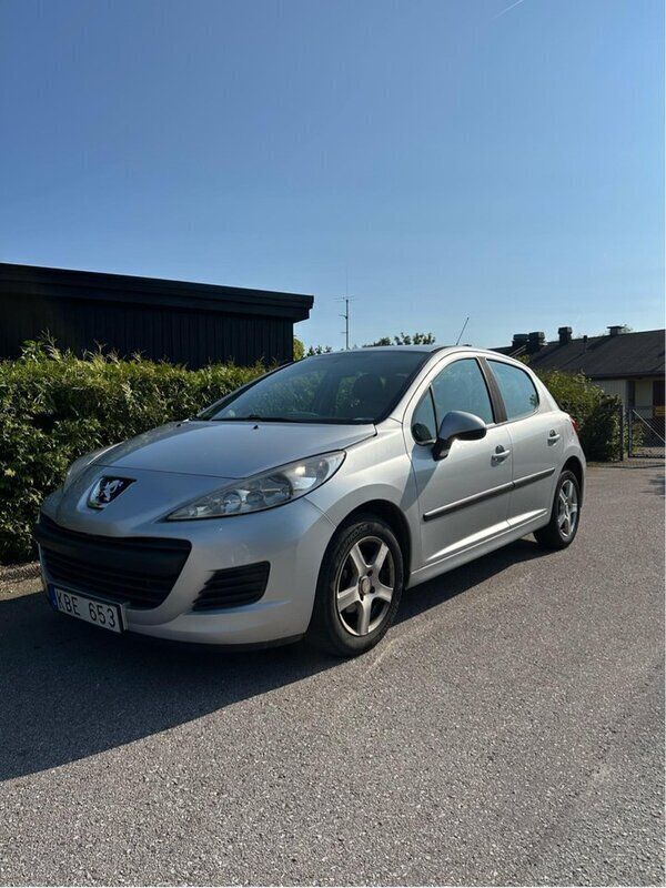 Grå Begagnad 2009 Peugeot 207 Halvkombi | 24 900 kr (Marknadspris) - Bild 1/4