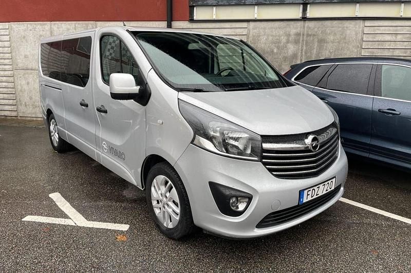 Grå Begagnad 2016 Opel Vivaro Van | 184 900 kr (Dyr) - Bild 1/4