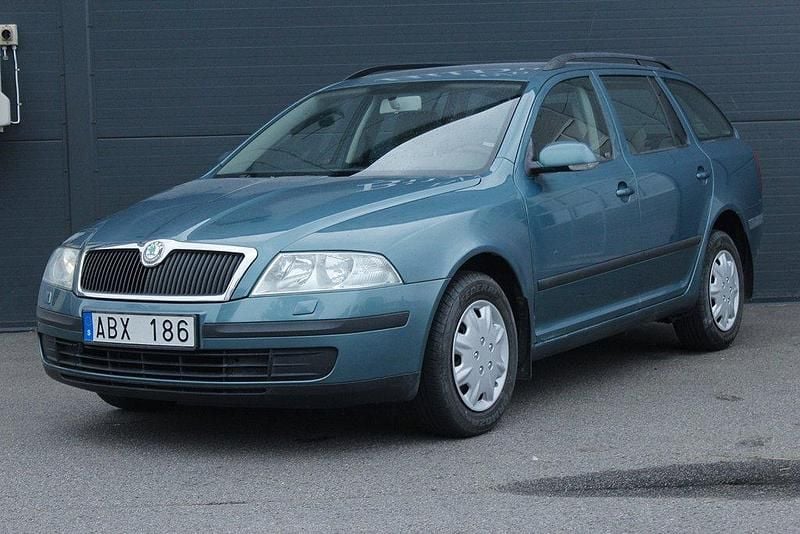 Ljusgrön Begagnad 2006 Skoda Octavia Kombi | 29 900 kr (Marknadspris) - Bild 1/4