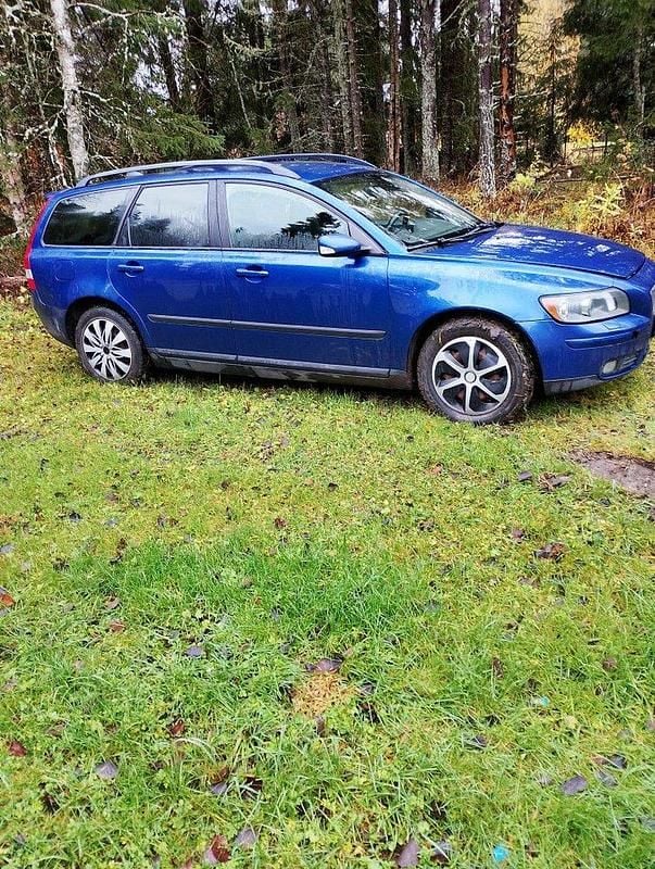 Blå Begagnad 2006 Volvo V50 Kinetic Kombi | 3 000 kr (Superpris) - Bild 1/4
