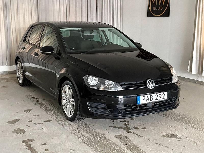 Svart Begagnad 2016 VW Golf VII Halvkombi | 89 900 kr (Bra pris) - Bild 1/4