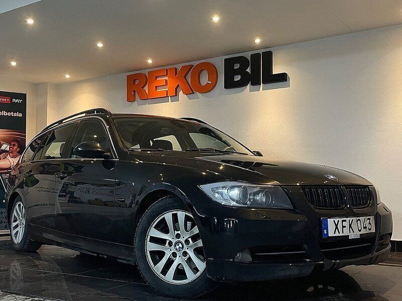 Svart Begagnad 2005 BMW 325 Advantage Kombi | 69 900 kr (Lite dyr) - Bild 1/4