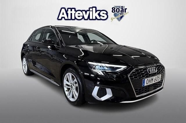 Brilliantsvart Begagnad 2022 Audi A3 Advanced Plus Sedan | 239 000 kr (Marknadspris) - Bild 1/4