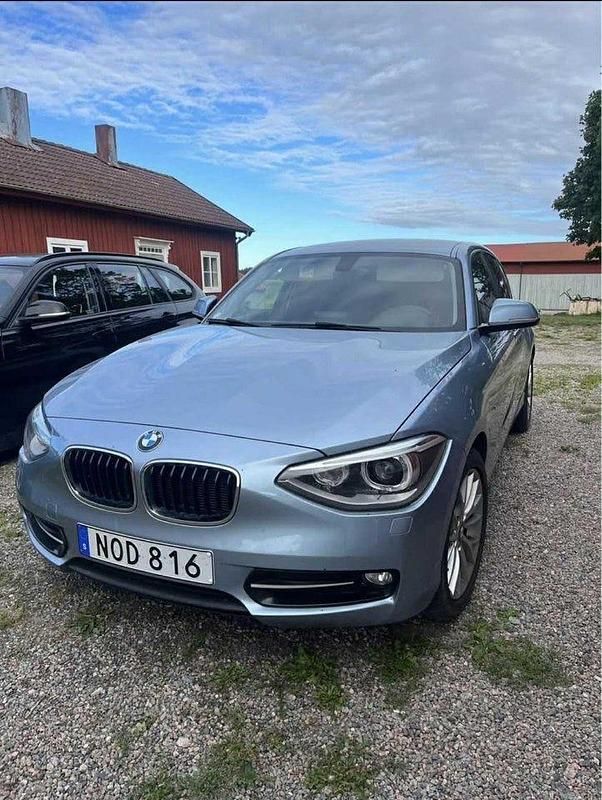 Begagnad 2013 BMW 118 Sport Line Halvkombi | 86 000 kr (Bra pris) - Bild 1/4