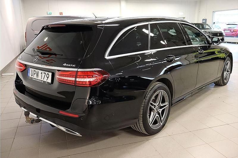Begagnad Mercedes E300 AMG line 306 HK (225 kW) 2021 Svart Kombi