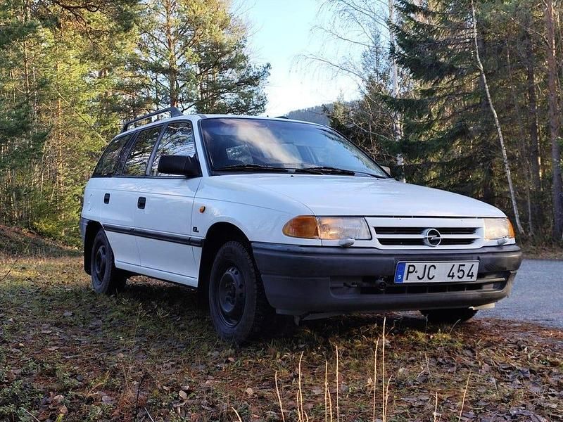 Begagnad 1994 Opel Astra Kombi | 25 000 kr - Bild 1/4