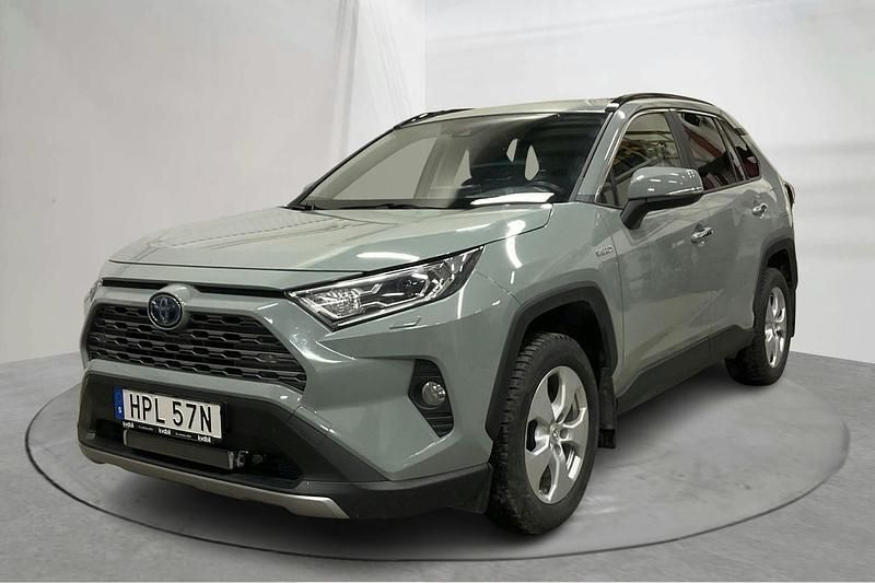 Grön Begagnad 2021 Toyota RAV4 Executive | 250 000 kr - Bild 1/4