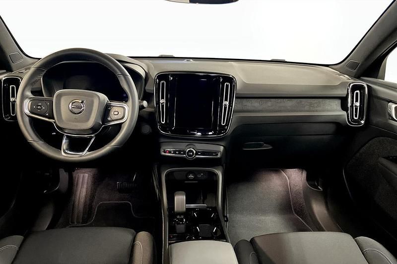 Begagnad Volvo C40 Single Motor 169 kW (231 HK) 2023 Grön SUV