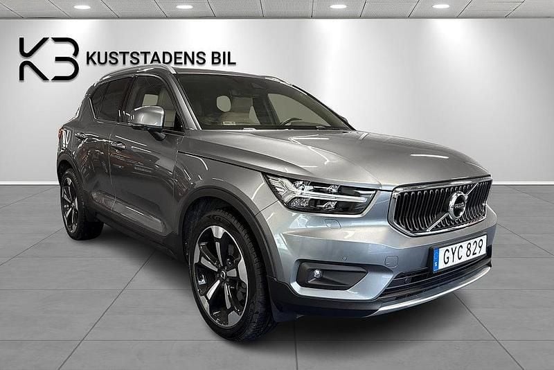 Grå Begagnad 2018 Volvo XC40 Momentum SUV | 319 900 kr (Marknadspris) - Bild 1/4