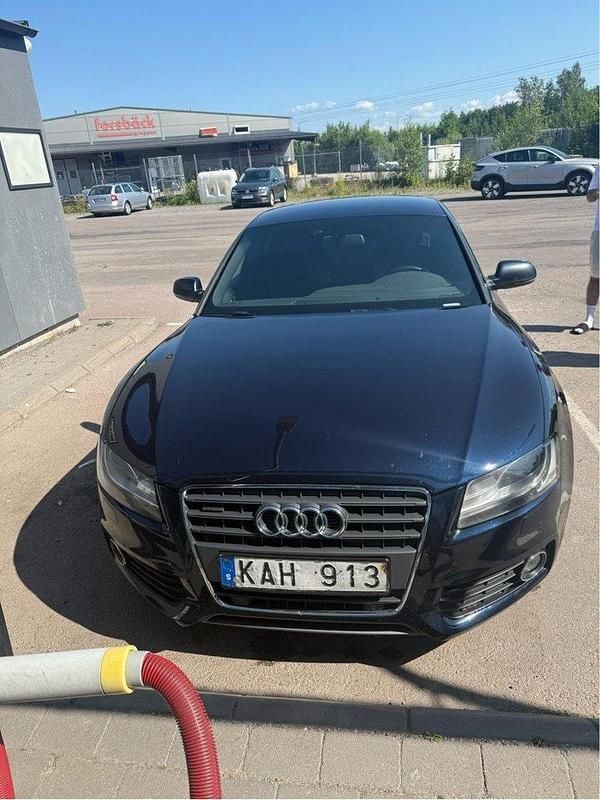 Blå Begagnad 2010 Audi A5 Sportback Comfort Halvkombi | 73 000 kr (Bra pris) - Bild 1/4