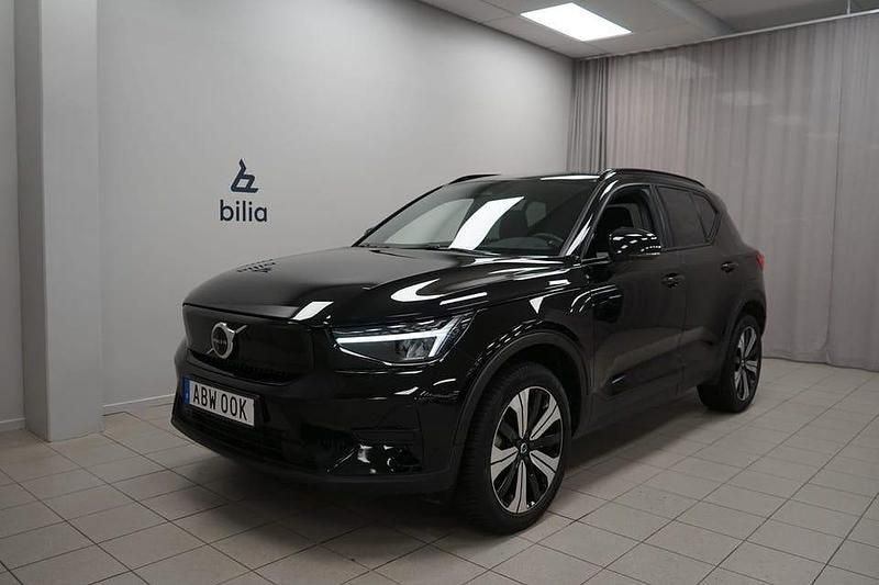 Svart Begagnad 2023 Volvo XC40 Core SUV | 339 900 kr - Bild 1/3