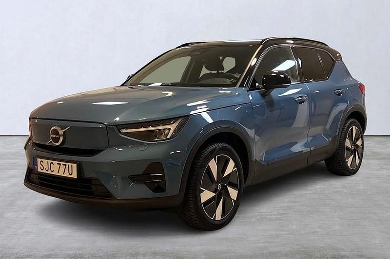 Blå Begagnad 2023 Volvo XC40 Core SUV | 379 000 kr - Bild 1/4