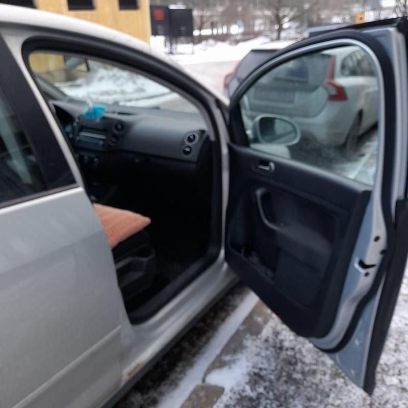 Begagnad VW Golf Plus Cross 105 HK (77 kW) 2011 Minibuss