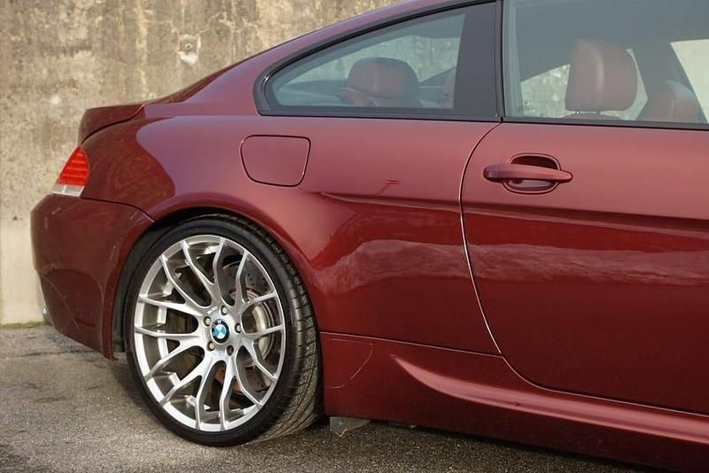 Begagnad BMW M6 508 HK (373 kW) 2005 Mörkröd Sportkupé