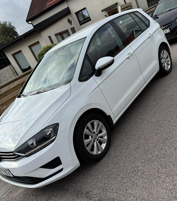 Vit Begagnad 2016 VW Golf VII Halvkombi | 120 000 kr (Lite dyr) - Bild 1/4