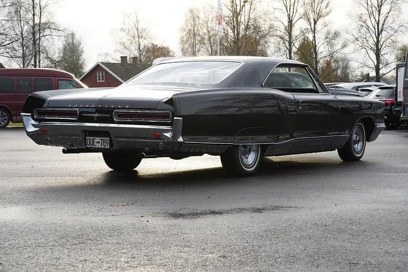 Begagnad Pontiac Bonneville 329 HK (241 kW) 1966 Starlight black Sedan