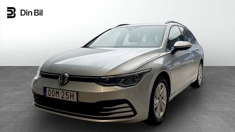 Begagnad VW Golf VIII 131 HK (96 kW) 2021 Reflex silver metallic Kombi