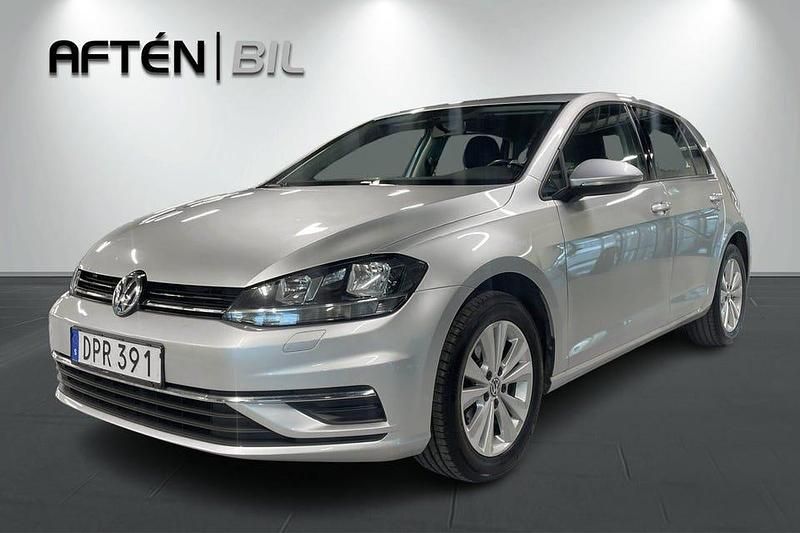 Silver Begagnad 2018 VW Golf VII Halvkombi | 129 800 kr (Marknadspris) - Bild 1/3