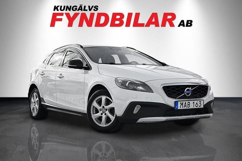 Begagnad Volvo V40 CC Momentum 114 HK (83 kW) 2014 Vit Kombi