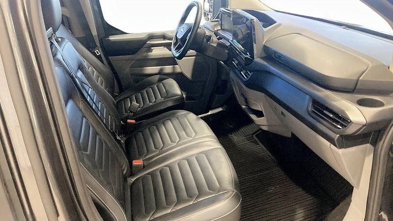 Begagnad Ford Tourneo Titanium 170 HK (125 kW) 2025 Grå