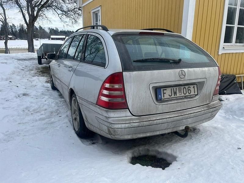 Begagnad Mercedes C180 143 HK (105 kW) 2007