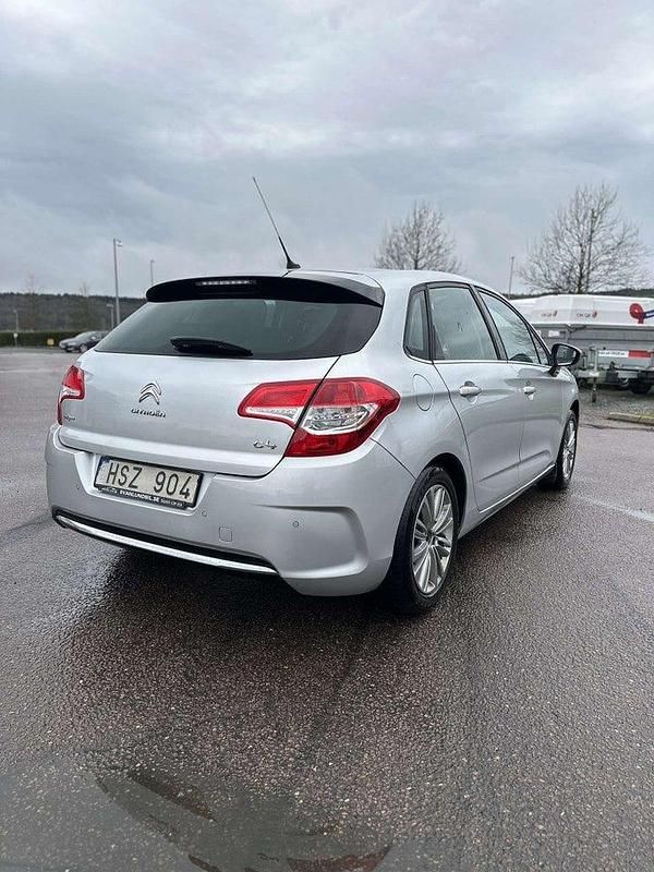 Begagnad Citroën C4 120 HK (88 kW) 2013 Silver Halvkombi