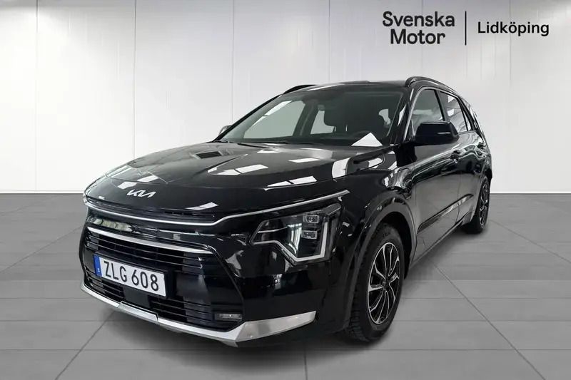 Svart Begagnad 2023 Kia Niro Advance SUV | 389 900 kr (Lite dyr) - Bild 1/4