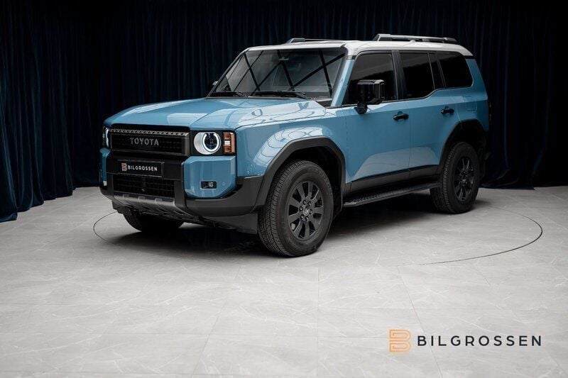 Blå Begagnad 2024 Toyota Land Cruiser Edition SUV | 999 900 kr (Superpris) - Bild 1/4