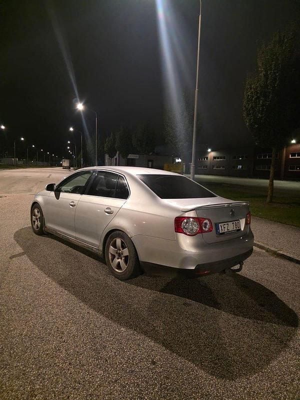 Silver Begagnad 2006 VW Jetta Sedan | 17 900 kr (Marknadspris) - Bild 1/4