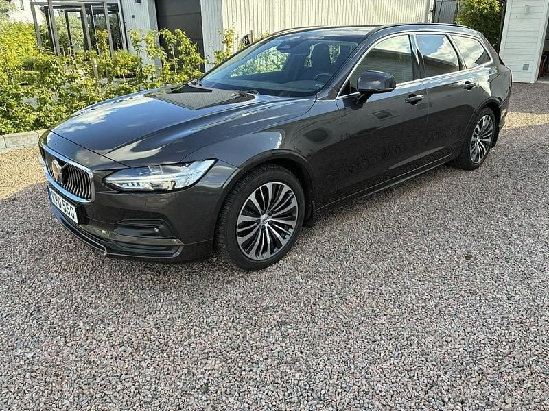 Grå Begagnad 2022 Volvo V90 Momentum Kombi | 375 000 kr (Marknadspris) - Bild 1/4