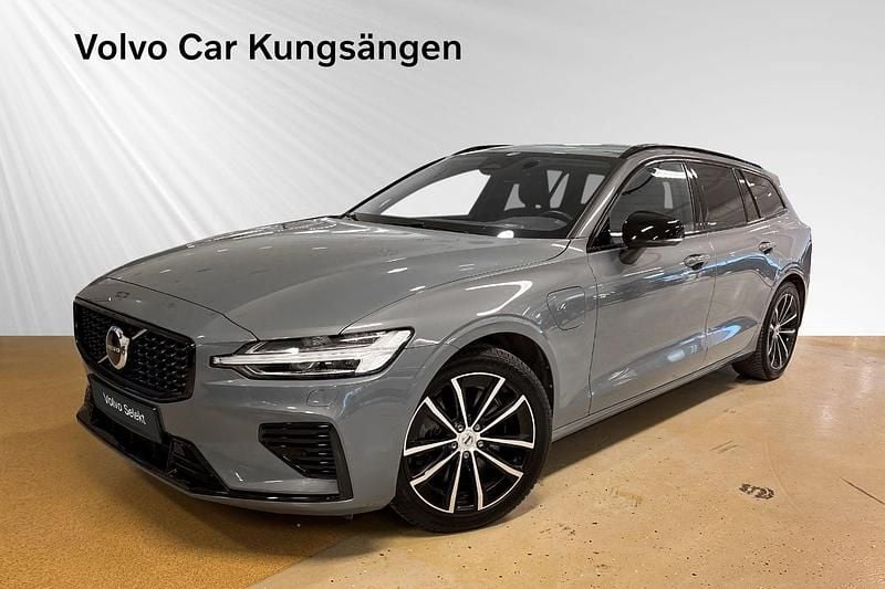 Begagnad Volvo V60 Plus 456 HK (335 kW) 2022 Grå Kombi