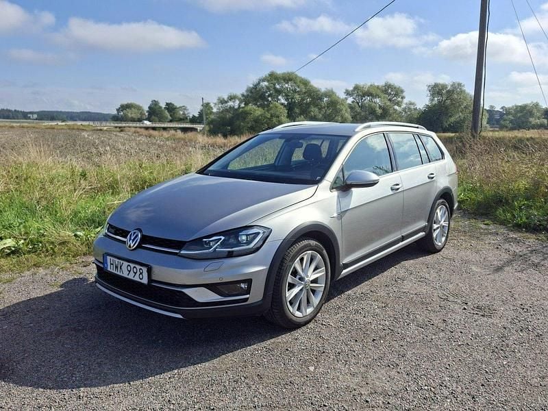 Silver Begagnad 2018 VW Golf Alltrack Kombi | 198 000 kr (Marknadspris) - Bild 1/4