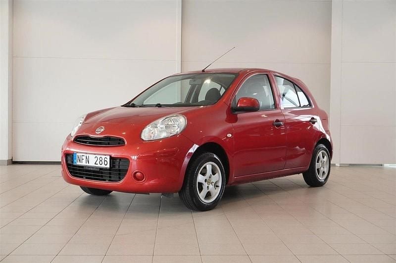 Röd Begagnad 2012 Nissan Micra Halvkombi | 59 800 kr (Marknadspris) - Bild 1/4