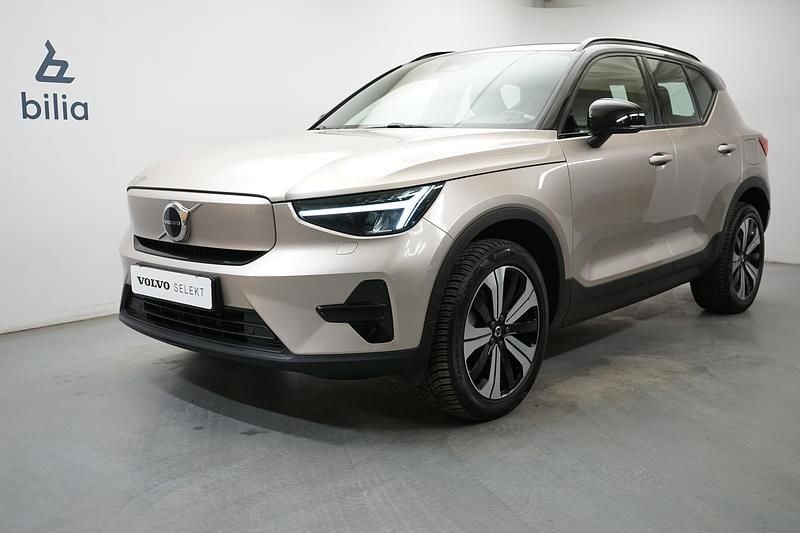 Grå Begagnad 2023 Volvo XC40 Single Motor SUV | 344 900 kr (Marknadspris) - Bild 1/3