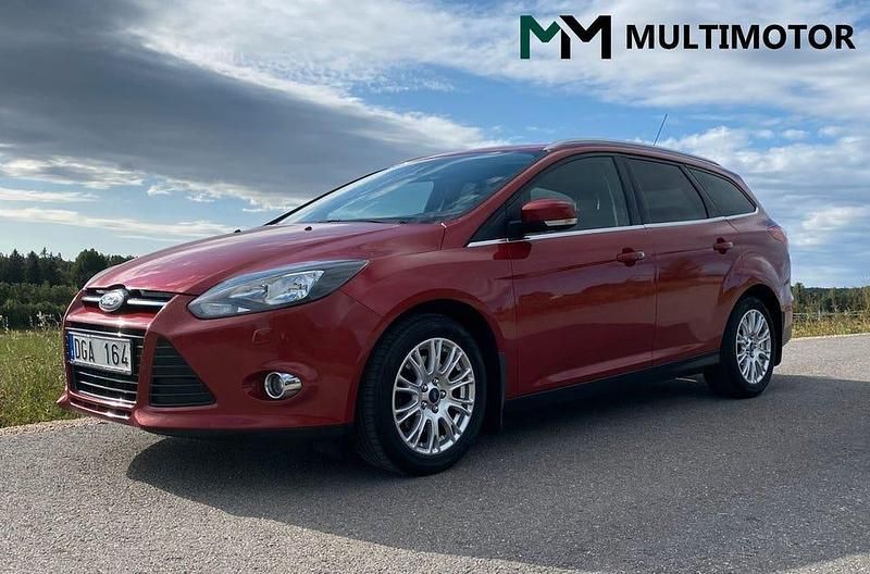 Red candy tint Begagnad 2012 Ford Focus Titanium Kombi | 64 900 kr (Lite dyr) - Bild 1/4