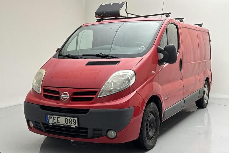 Röd Begagnad 2012 Nissan Primastar Minibuss | 39 000 kr (Superpris) - Bild 1/4