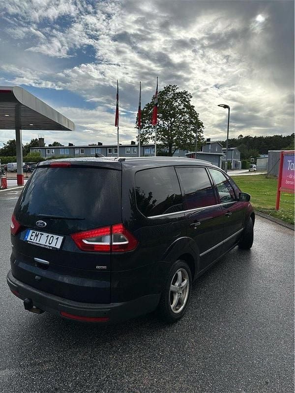 Grå Begagnad 2011 Ford Galaxy Titanium Minibuss | 65 000 kr (Marknadspris) - Bild 1/4