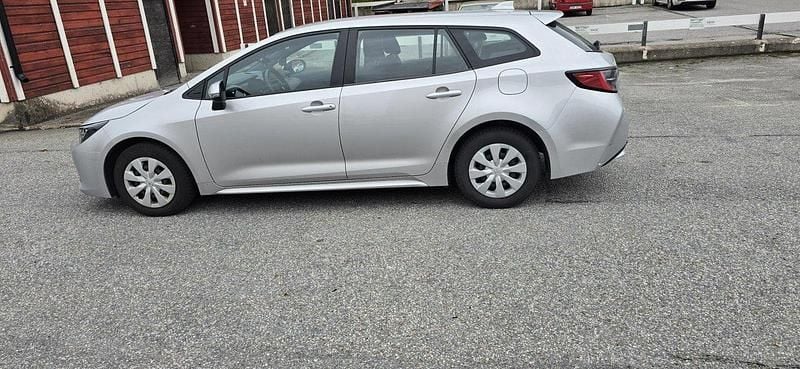 Silver Begagnad 2020 Toyota Corolla Kombi | 179 900 kr (Superpris) - Bild 1/4
