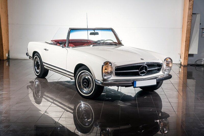 Begagnad Mercedes 230 170 HK (125 kW) 1966 Vit Cab