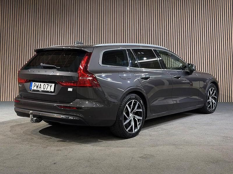 Begagnad Volvo V60 253 HK (186 kW) 2022 Grå Kombi