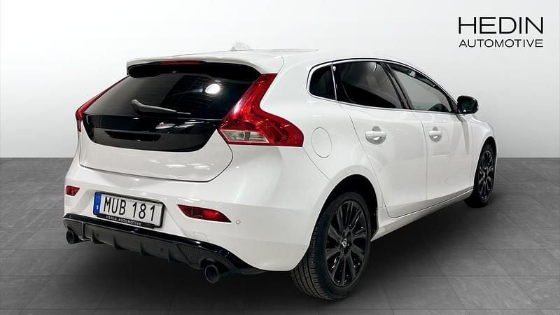 Begagnad Volvo V40 150 HK (110 kW) 2015 Vit Halvkombi