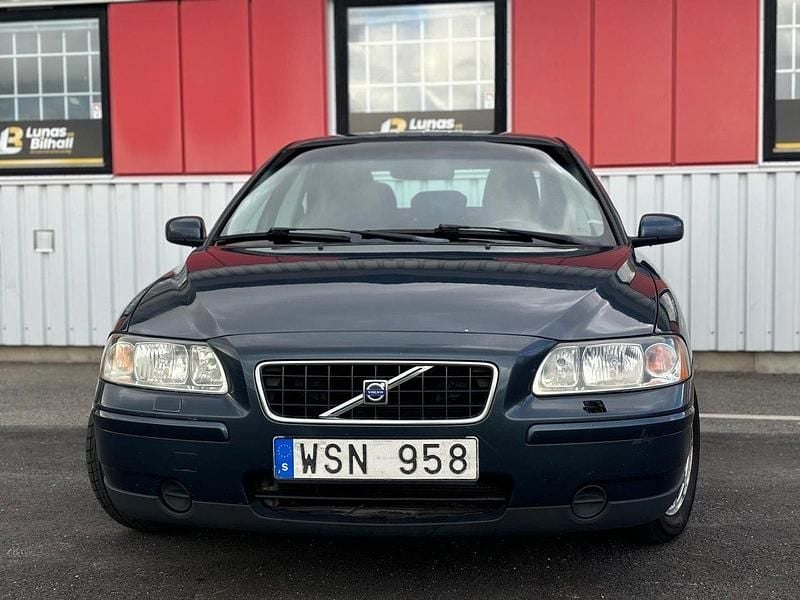 Blå Begagnad 2005 Volvo S60 Business Edition Sedan | 19 900 kr (Marknadspris) - Bild 1/4