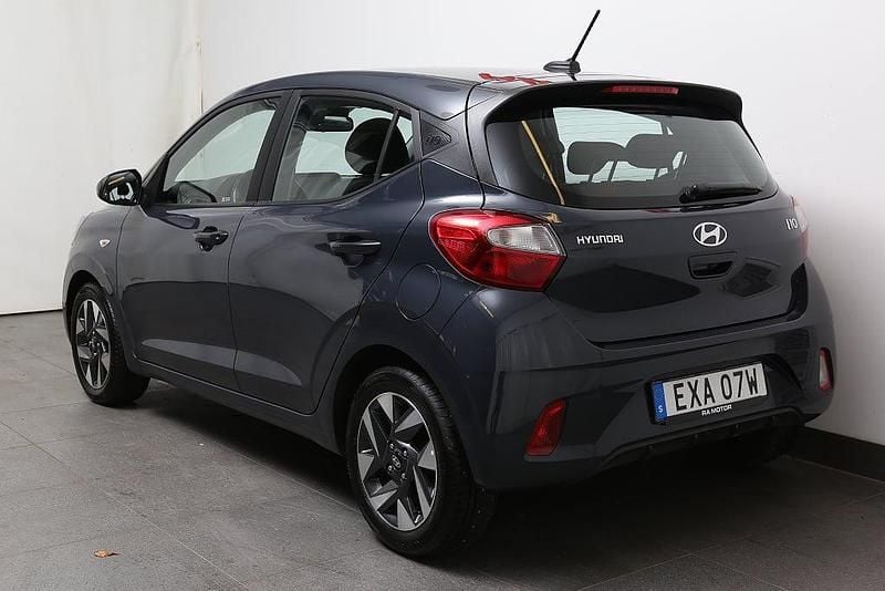 Begagnad Hyundai i10 Essential 67 HK (49 kW) 2023 Grå Halvkombi
