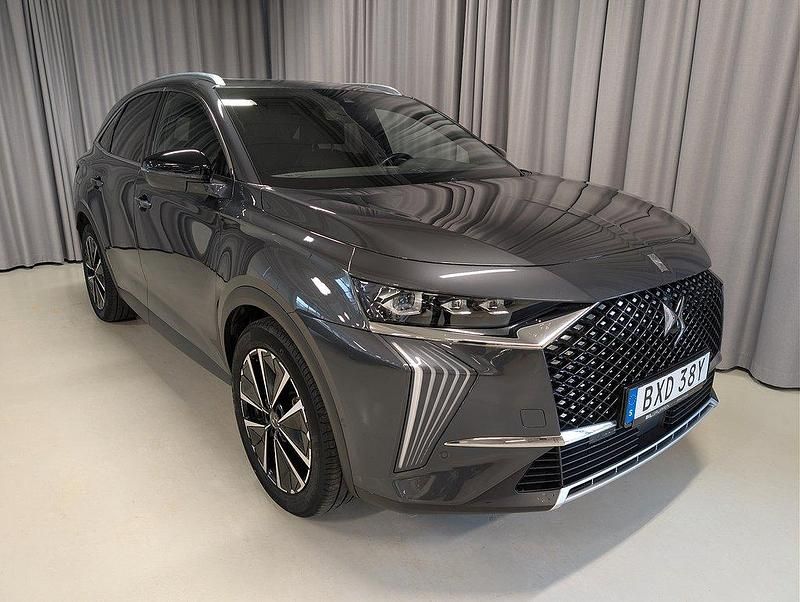 Grå Begagnad 2024 DS Automobiles DS7 Crossback SUV | 379 900 kr (Lite dyr) - Bild 1/3