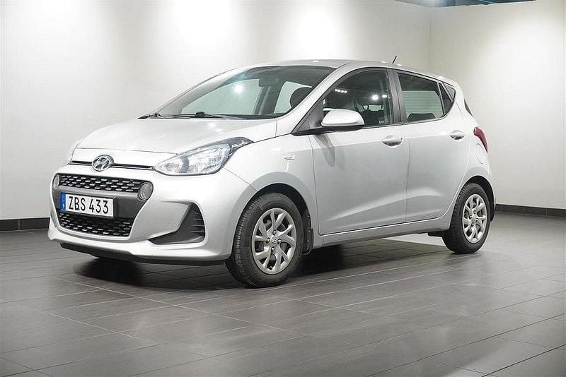 Silver Begagnad 2017 Hyundai i10 Comfort Halvkombi | 79 900 kr (Bra pris) - Bild 1/2