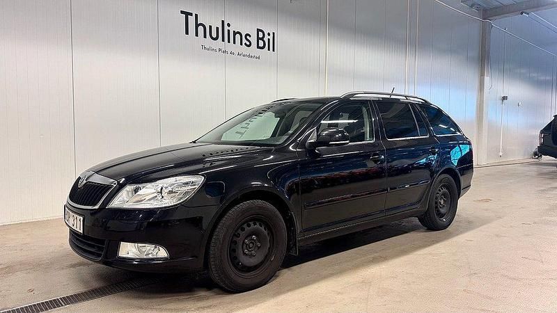 Svart Begagnad 2012 Skoda Octavia Elegance Kombi | 49 900 kr (Bra pris) - Bild 1/4