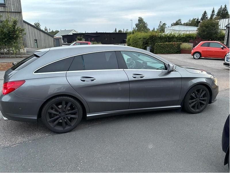Grå Begagnad 2015 Mercedes CLA200 Shooting Brake Kombi | 172 000 kr (Bra pris) - Bild 1/4