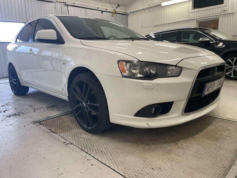 Begagnad 2011 Mitsubishi Lancer Sportback Halvkombi | 40 000 kr (Marknadspris) - Bild 1/4
