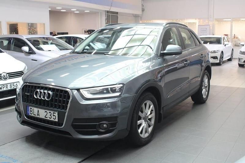 Grå Begagnad 2012 Audi Q3 Comfort SUV | 94 900 kr (Bra pris) - Bild 1/4